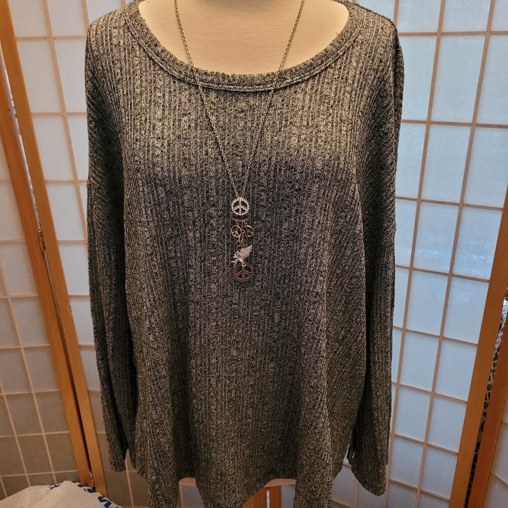 Studio woman sweatshirt